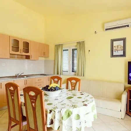 Apartment Apartments Stella Seget Vranjica